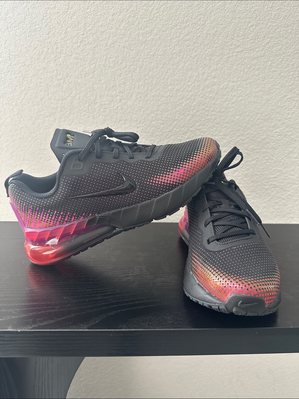 Nike Air Max Phoenix Black & Hot Pink 6.5 Youth or Women’s 8 NEW Never Worn
